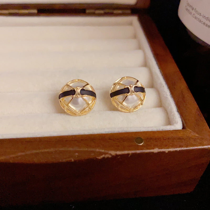 Elegant Pearl Round Ring Stud Gold Earrings – Geometric Design