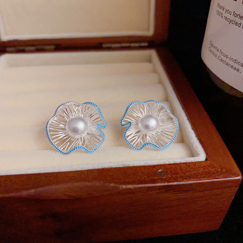 14K Gold Vintage Pearl Leaf-Edge Earrings – Elegant French Style