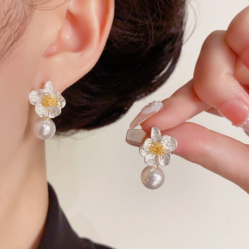 Luxury Metal Petal Pearl Drop Earrings – Elegant Floral Design