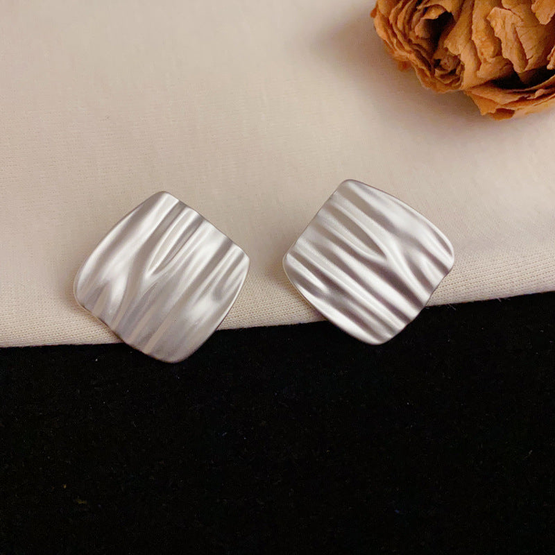 Elegant Silver Water Ripple Square Stud Earrings – Geometric Design