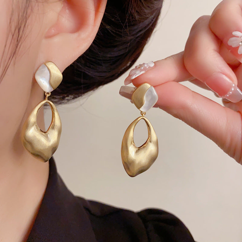 Elegant Mother-of-Pearl Geometric Brushed Drop Earrings – Retro Design