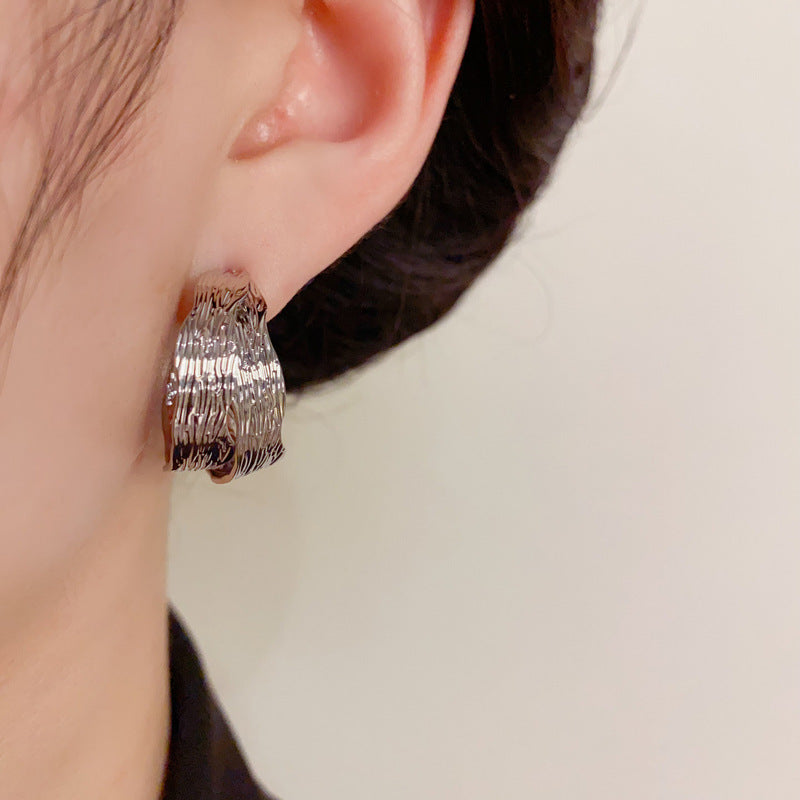 14K Gold Textured Metal Hoop Earring - Chic Minimalist Design