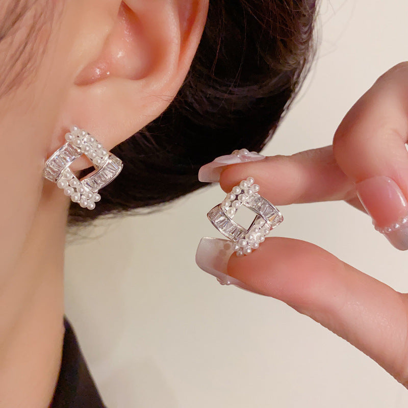 Luxury Pearl & Diamond-Shaped Stud Sliver Earrings – Geometric Design