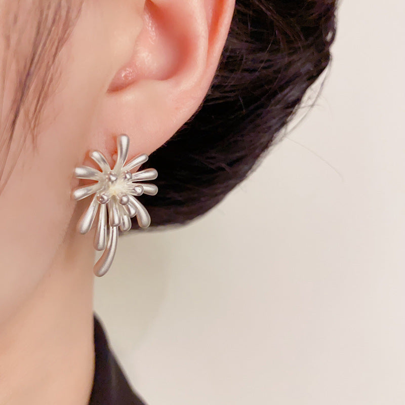 18K Matte Gold Luxury Metal Firework Earrings – Elegant Floral Design