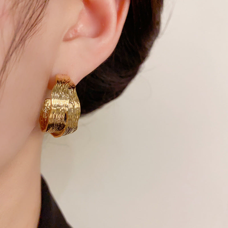 14K Gold Textured Metal Hoop Earring - Chic Minimalist Design