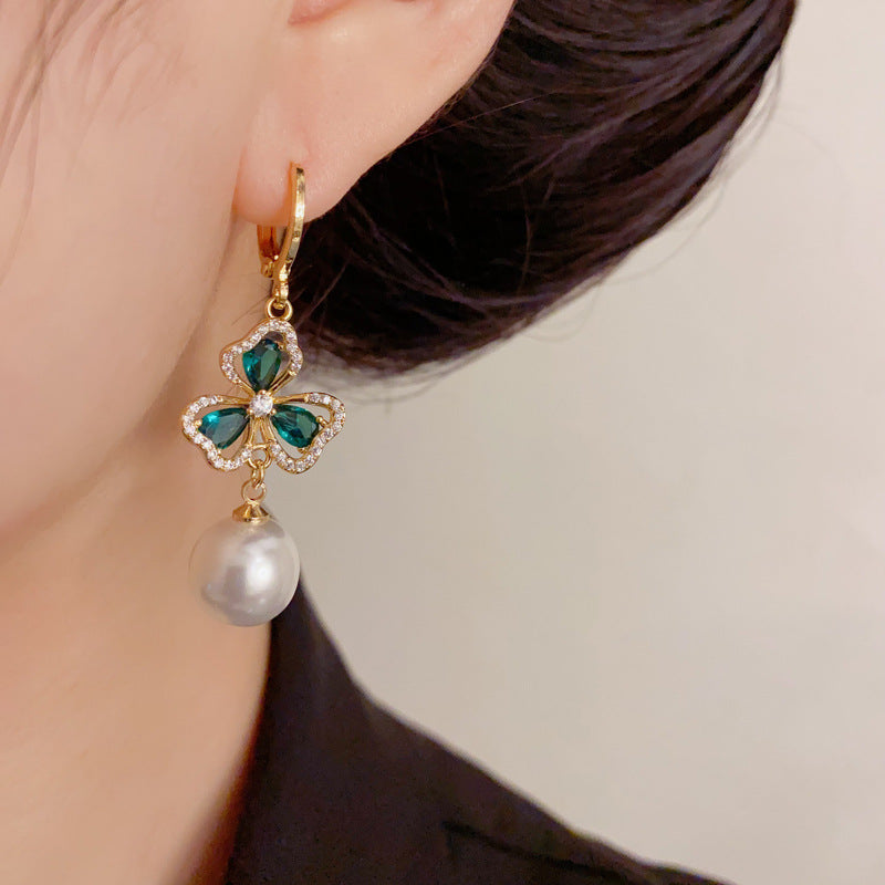 Luxury Green 3-Leaf Flower Pearl Tassel Drop Earrings – Elegant Design