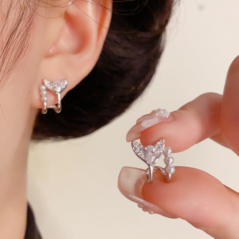 Gold/Silver Pearl Zircon Fishtail Stud Earrings – Elegant Design