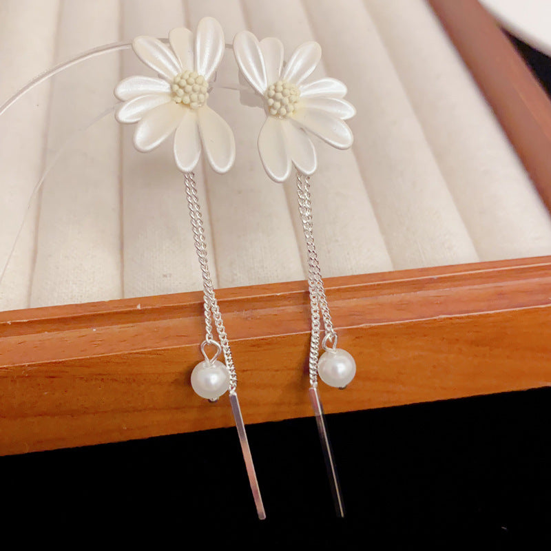 Eaioncol Daisy Petal Tassel Drop Earrings Gold