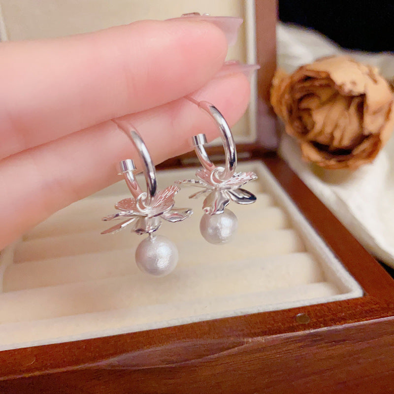 Luxury Metal Petal & Pearl Drop Earrings – Elegant Flower Design