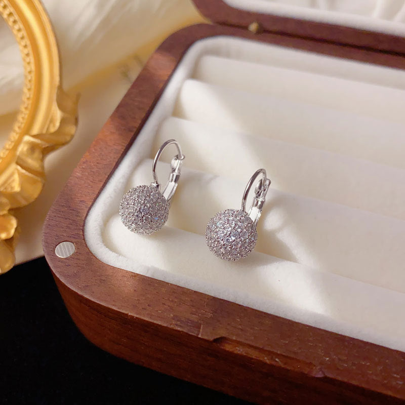 Luxury Micro-Inlaid Zircon Round Ear Cuff Earrings – Geometric Design