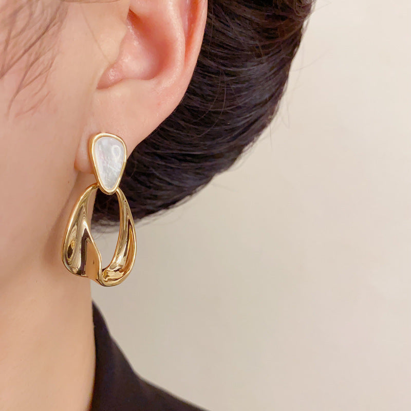 Luxury Mother-of-Pearl Irregular Metal Drop Earrings – Elegant Design