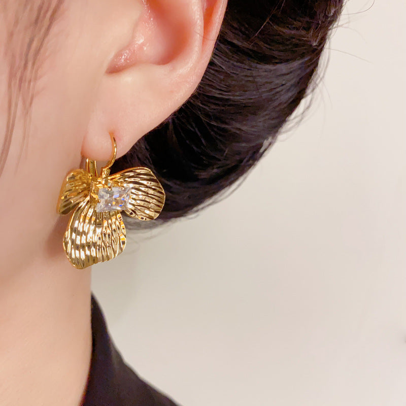 16K Gold Elegant Zircon Textured Petal Earrings – Floral Design