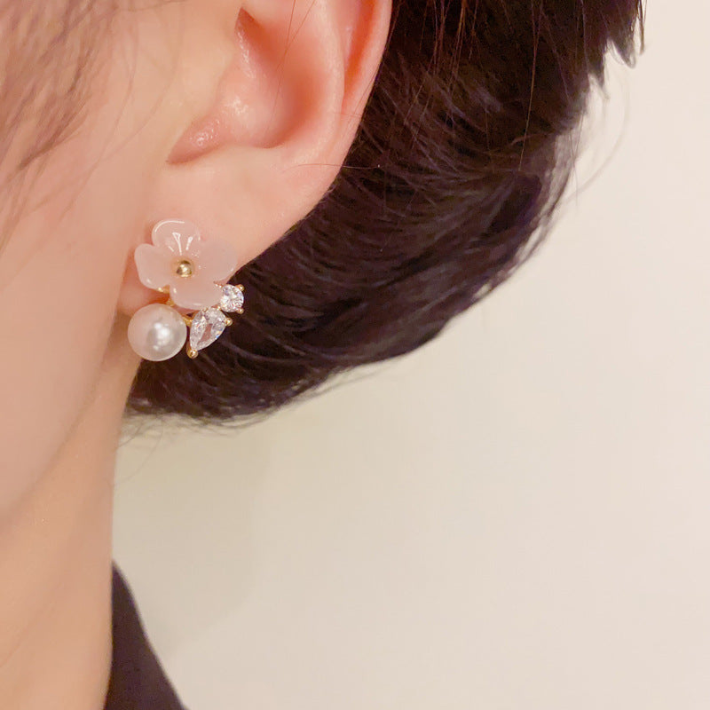 14K Gold Flower & Pearl Stud Earrings – Elegant Floral Design