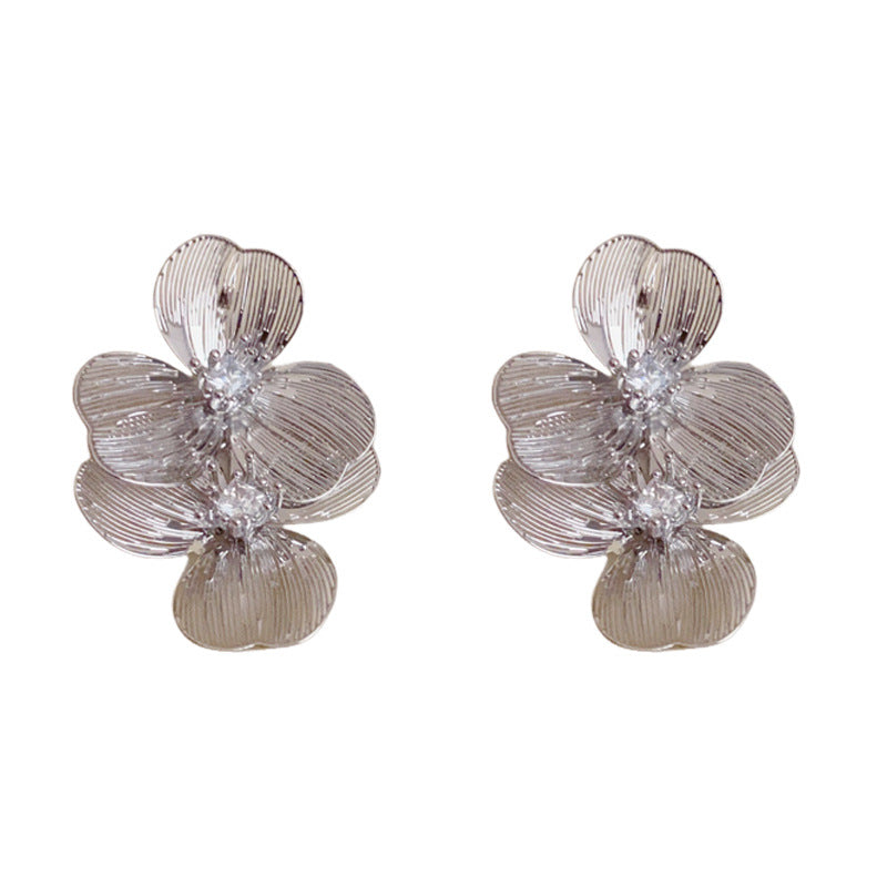 Luxury Metal Petal Tassel Drop Earrings – Elegant Floral Design