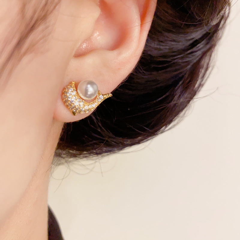 18K Gold Dolphin Pearl Stud Earrings – Sparkling Minimalist Design