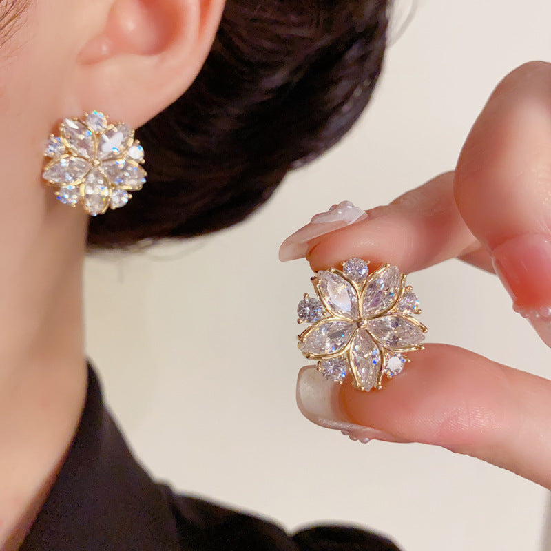 Elegant Full-Zircon Five-Petal Flower Stud Earrings – Floral Design