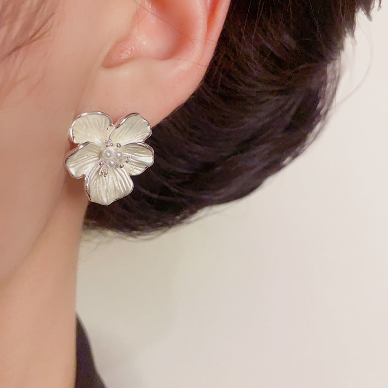 Enamel-Coated Metal Flower Stud Earrings – S925 Silver Floral Design
