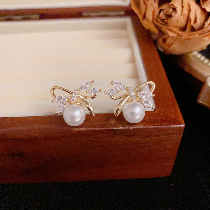 Elegant Zircon Bow & Pearl Stud Earrings – Silver Needle Design
