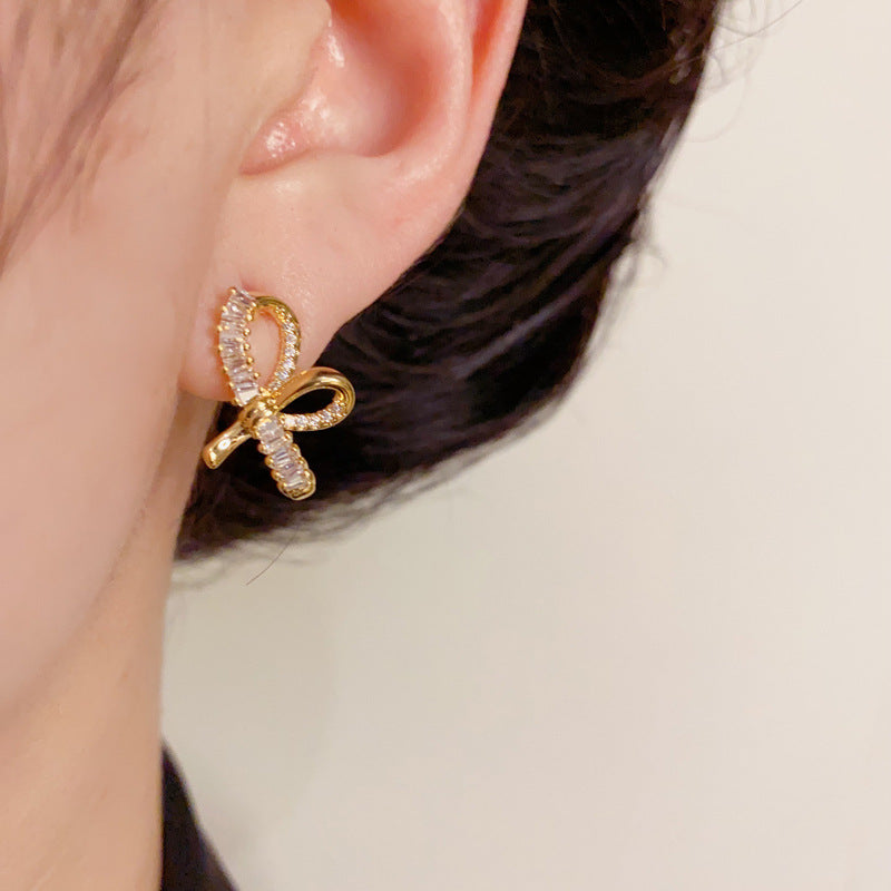 14K Gold-Plated Zircon Heart Stud Earrings – Sparkling Elegant Design