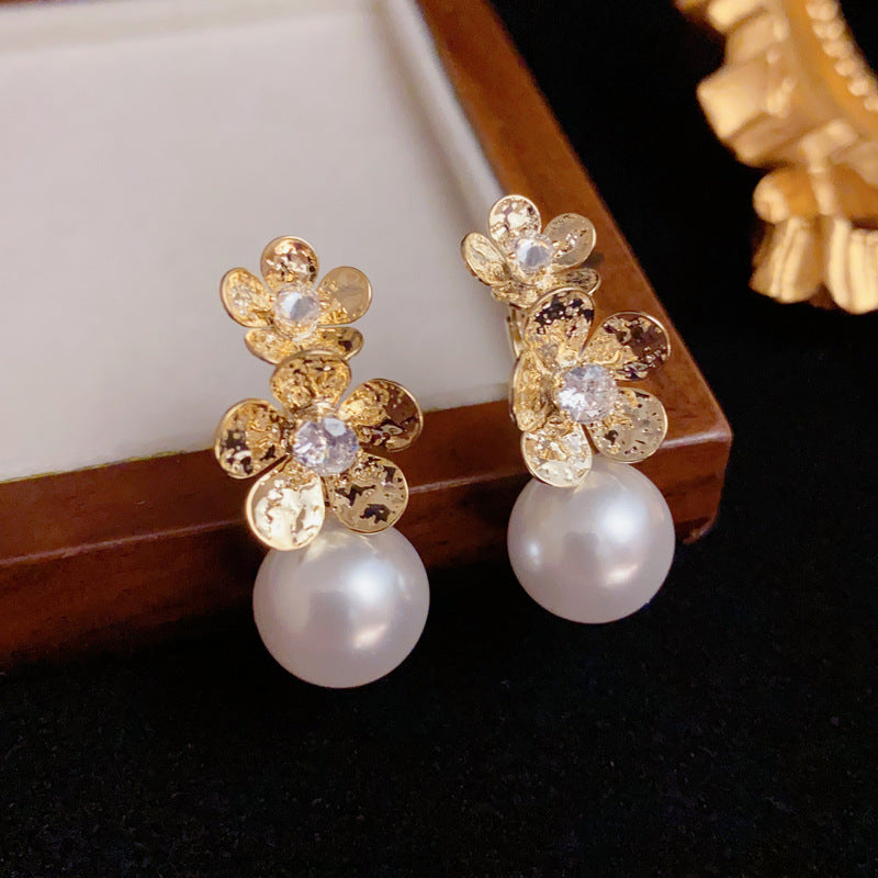 Elegant Metal Petal & Pearl Earrings – Floral Design
