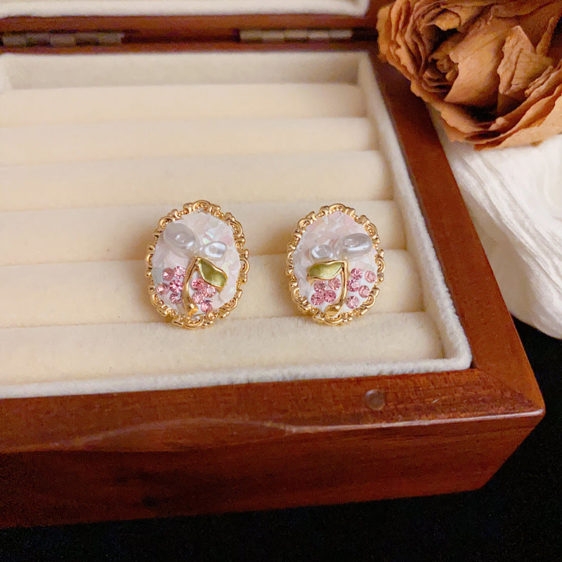 Crushed Shell & Pearl Flower Oval Stud Gold Earrings – Elegant Design