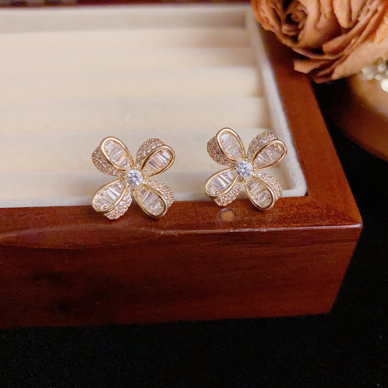 Luxury Full-Zircon Flower Stud Gold Earrings – Elegant Floral Design