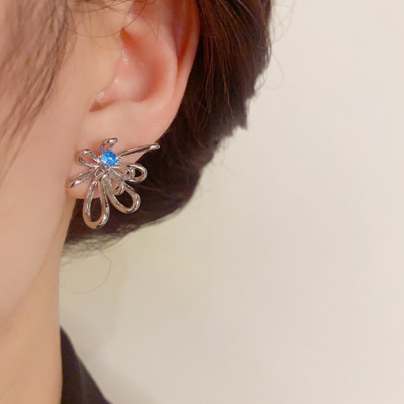 14K Gold-Plated Geometric Hollow Flower Stud Earrings - Elegant Design