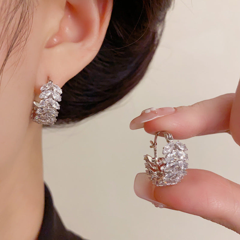 Luxury Zircon Leaf Circle Ear Cuff Earrings – French Minimalist Design