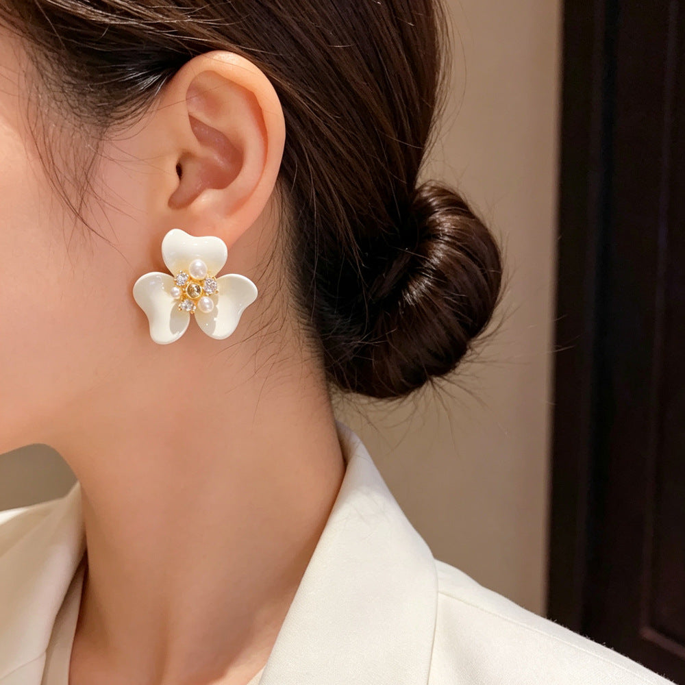 Eaioncol Enamel Pearl Floral Stud Earrings Brown White