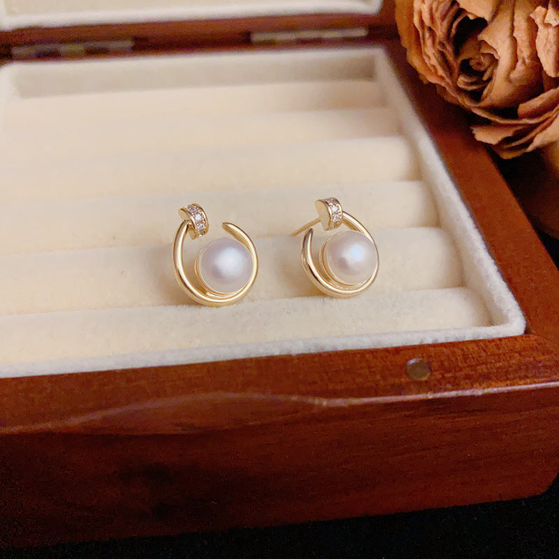 14K Gold Luxury Nail & Freshwater Pearl Stud Earrings – Elegant Design