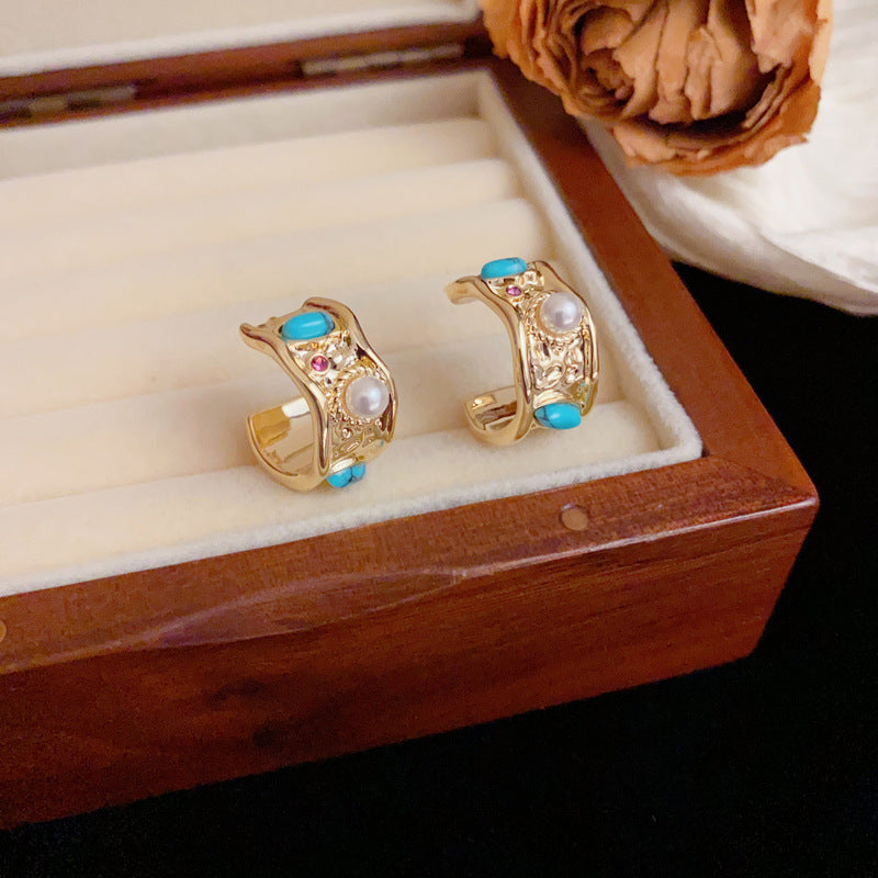 Pearl & Metal Irregular C-Shaped Hoop Gold Earrings – Geometric Design