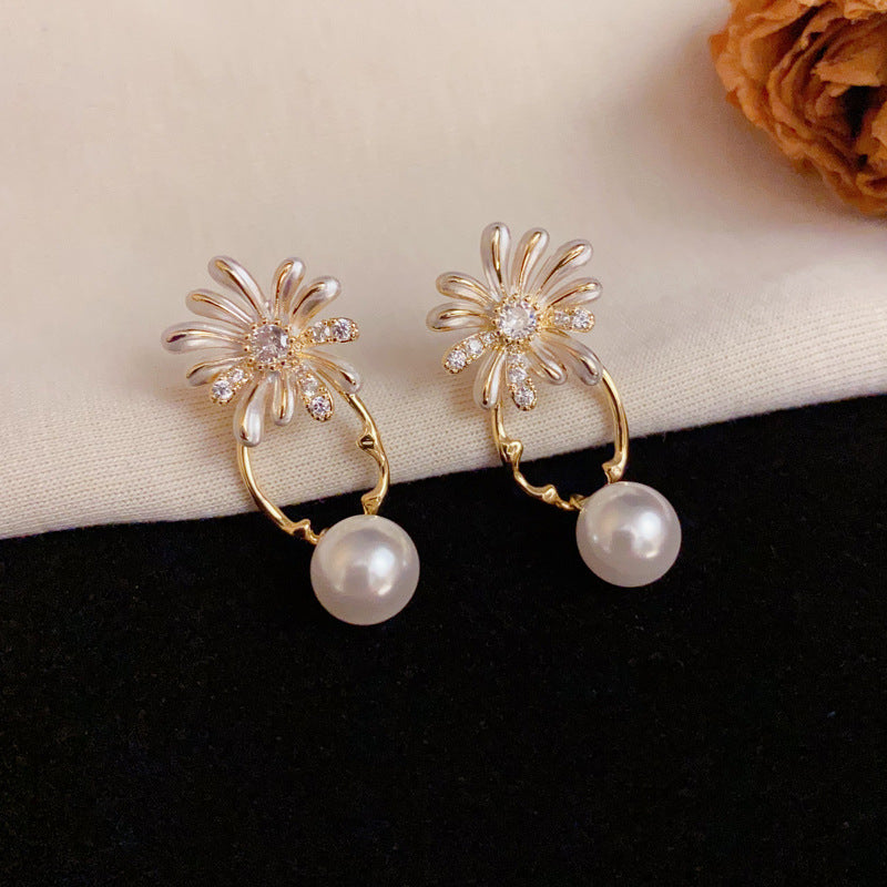 14K Gold Luxury Daisy Geometric Pearl Drop Earrings – Elegant Design