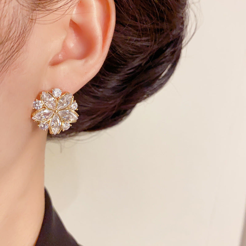 Elegant Full-Zircon Five-Petal Flower Stud Earrings – Floral Design