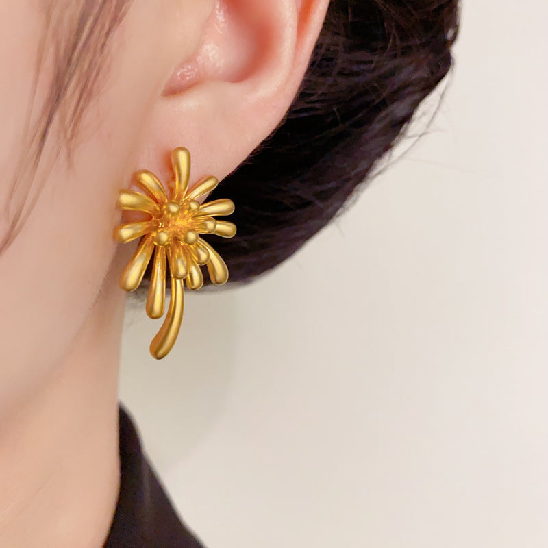 18K Matte Gold Luxury Metal Firework Earrings – Elegant Floral Design
