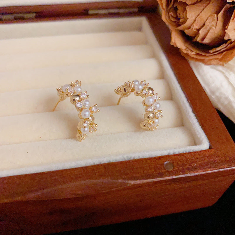 Luxury Zircon & Pearl C-Shaped Hoop Earrings– Elegant Geometric Design