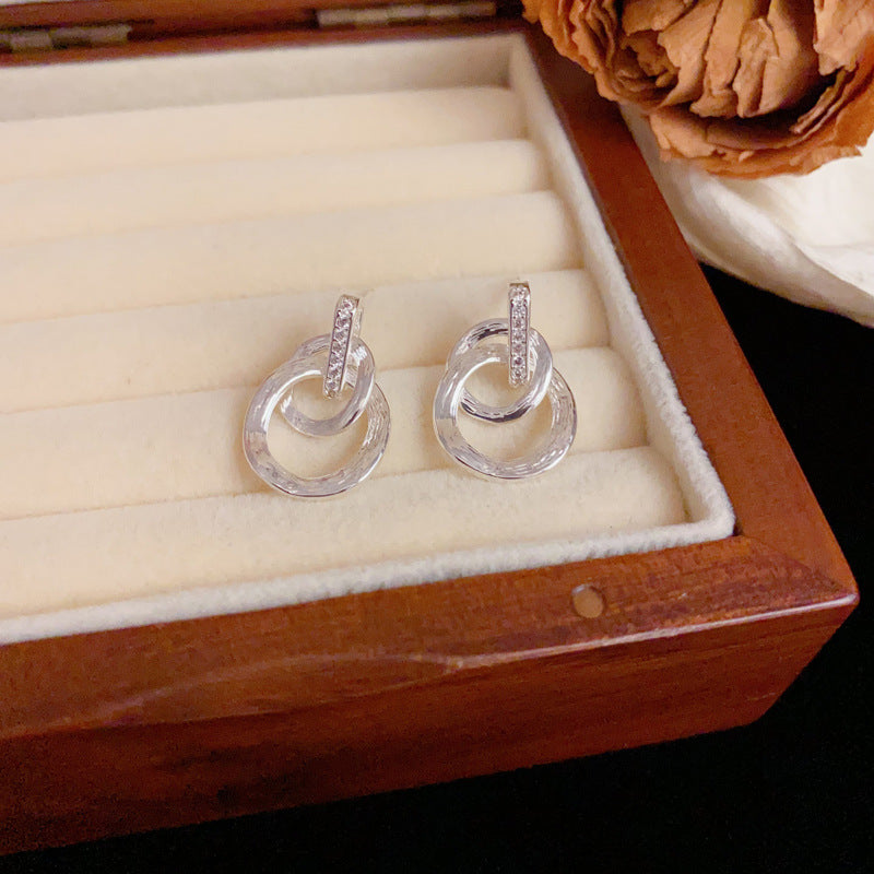 Luxury Metal Wrapped Round Drop Earrings – Elegant Geometric Design
