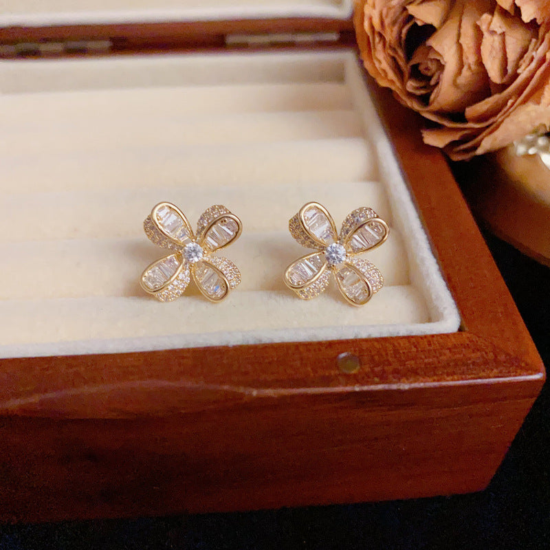 Luxury Full-Zircon Flower Stud Gold Earrings – Elegant Floral Design