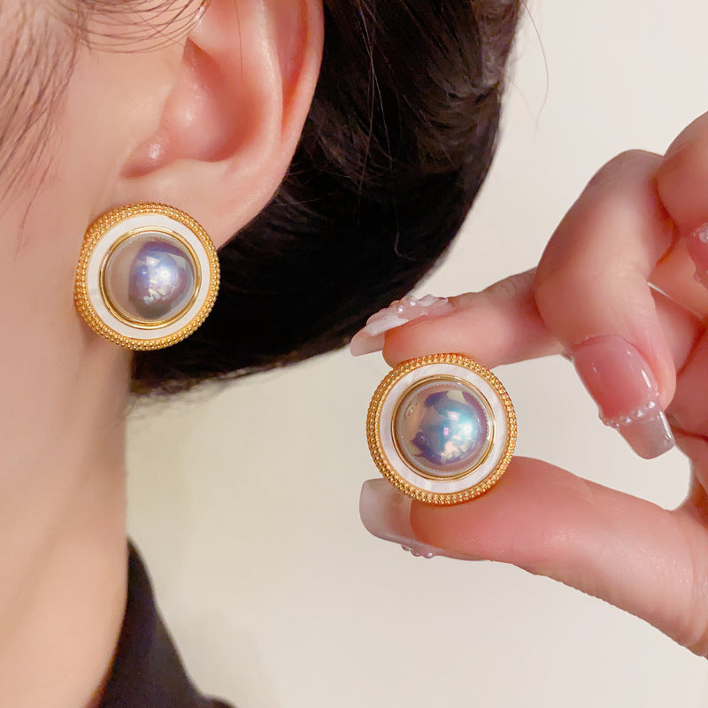 Elegant Iridescent Pearl Round Stud Gold Earrings – Geometric Design