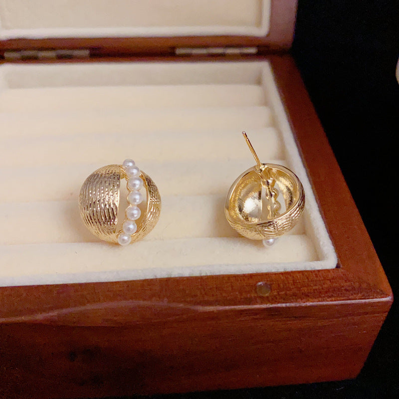 14K Gold-Plated Metal Hollow Pearl Round Earrings - Vintage Elegance