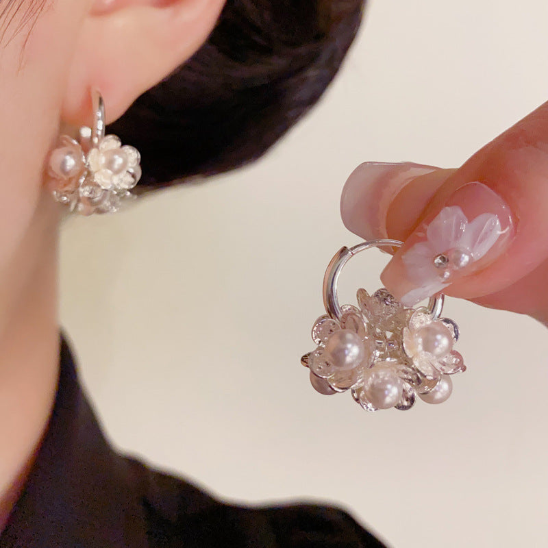 Elegant Metal Petal & Pearl Ear Cuff Earrings – Floral Design