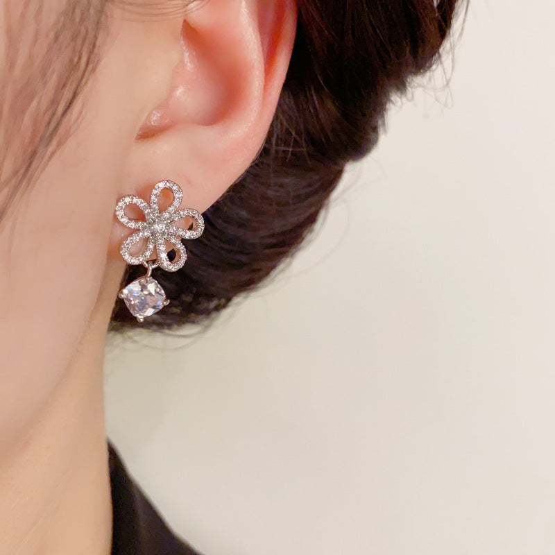 14K Gold-Plated Diamond Hollow Flower Earrings - Elegant Floral Design