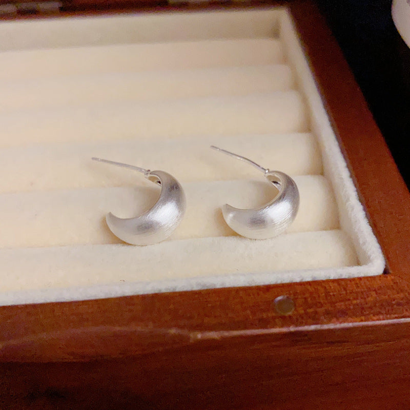 18K Gold Brushed C-Shaped Hoop Earrings – Minimalist Luxury Design