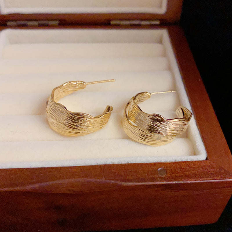 14K Gold Textured Metal Hoop Earring - Chic Minimalist Design