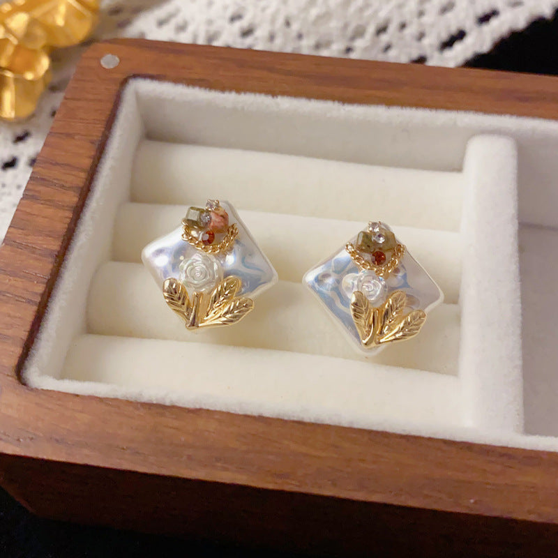 Elegant Baroque Pearl Rhombus Stud Earrings – Geometric Design