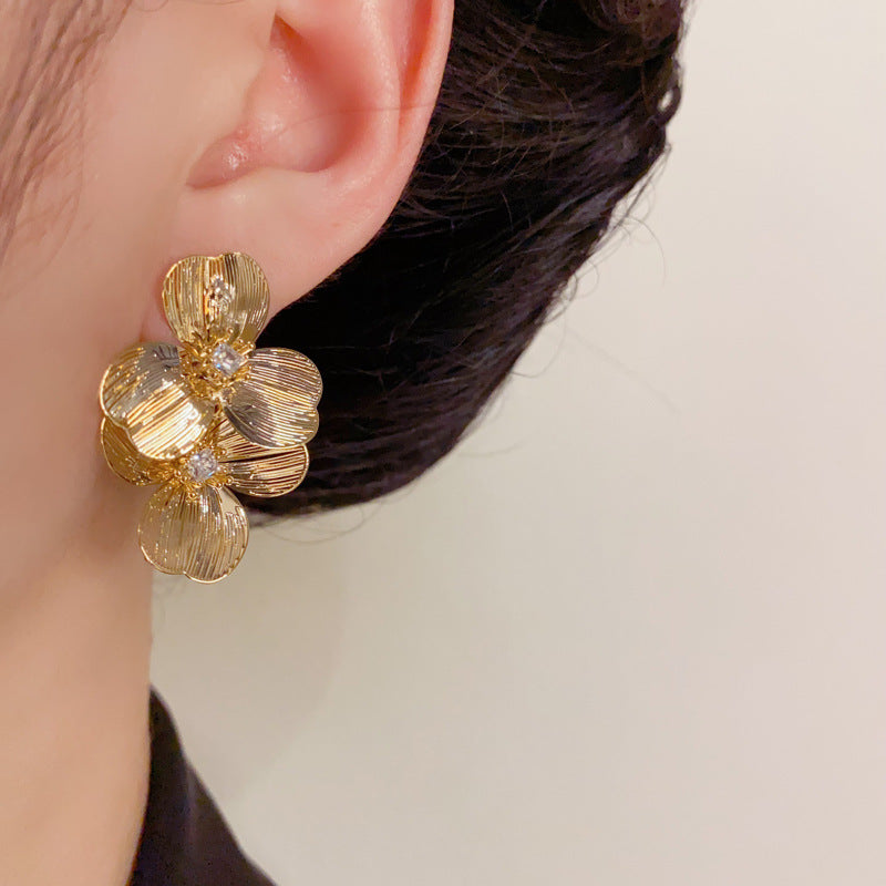 Luxury Metal Petal Tassel Drop Earrings – Elegant Floral Design
