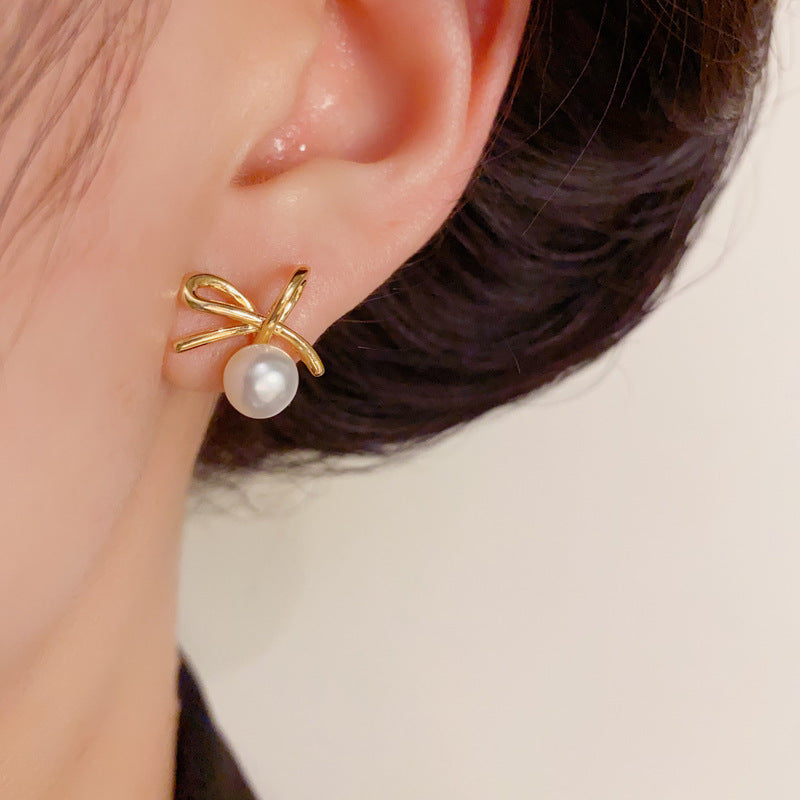 Elegant Bow & Freshwater Pearl Stud Earrings – Silver Needle Design