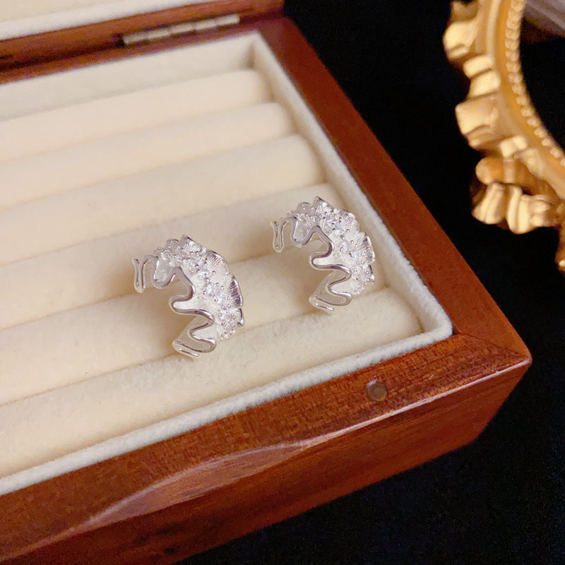 Elegant Irregular Pleated Lace C-Shaped Earrings – Geometric Design