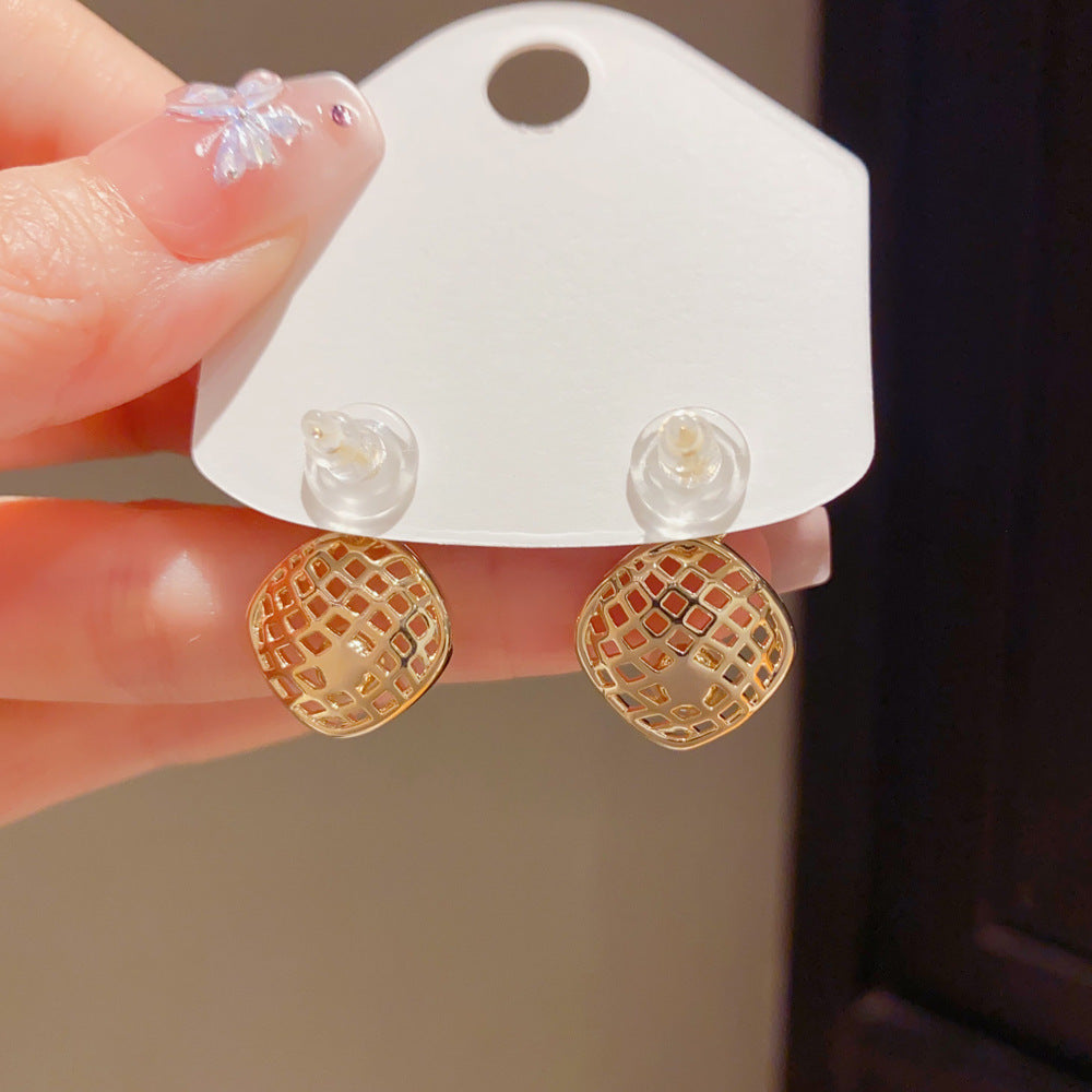 Eaioncol Openwork Rhombus Pearl CZ Stud Gold