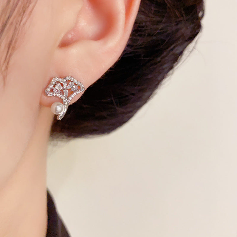 Luxury Full-Zircon Pearl Ginkgo Leaf Stud Earrings – Elegant Design