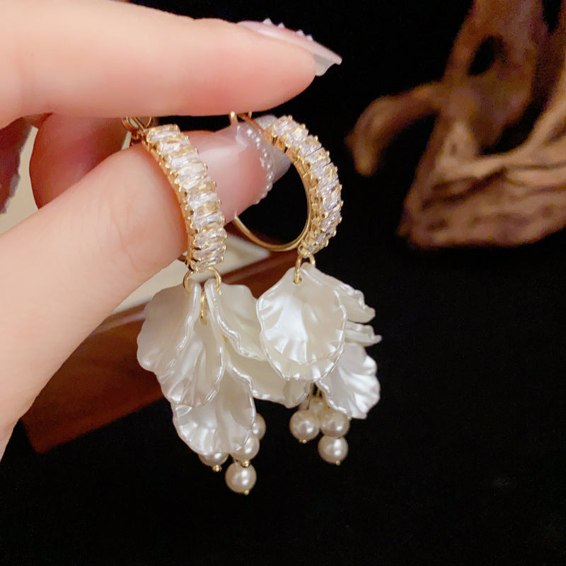 14K Gold White Petal & Pearl Tassel Drop Earrings – Elegant Design